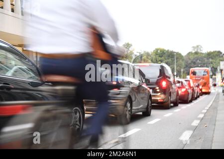 Illustration picture shows a traffic jam in Brussels center during a general strike called by FGTB-CGSP/ ABVV-ACOD socialist union, Tuesday 10 October 2017, in Brussels. BELGA PHOTO CAMILLE DELANNOIS  Stockfoto