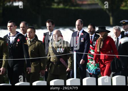 Der britische Prinz William, der Herzog von Cambridge, und Prinzessin Astrid von Belgien wurden auf einer Gedenkfeier auf dem Friedhof der Commonwealth-Kriegsgräber Tyne Cot für den 100. Geburtstag von Passchendaele, die dritte Schlacht von Ypern am 30.. Und 31.. Juli 2017, Donnerstag, den 12. Oktober 2017 in Passendale, Zonnebeke, abgebildet. BELGA FOTO KURT DESPLENTER Stockfoto