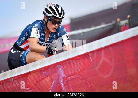 US Katie Compton wurde während des Frauenelitenrennen beim Radrennen „Poldercross“ in Bazel, Kruibeke, dem 3.. Rennen der Brico Cross Trophäe, am Samstag, den 14. Oktober 2017 in Aktion gezeigt. BELGA FOTO DAVID STOCKMAN Stockfoto