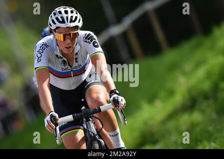 Die belgische Sanne kann sich nicht in Aktion während des Frauenelitenrennen beim Radrennen „Poldercross“ in Bazel, Kruibeke, dem 3.. Rennen der Brico Cross Trophy, am Samstag, den 14. Oktober 2017, vorstellen. BELGA FOTO DAVID STOCKMAN Stockfoto