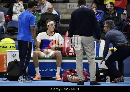 Stefanos Tsitsipas wurde während eines Finalspiels 1/2 zwischen dem belgischen David Goffin und dem griechischen Stefanos Tsitsipas am fünften Tag des ATP Antwerpener Tennisturnier auf Hartplatz am Freitag, den 20. Oktober 2017 in Antwerpen gezeigt. BELGA FOTO DIRK WAEM Stockfoto