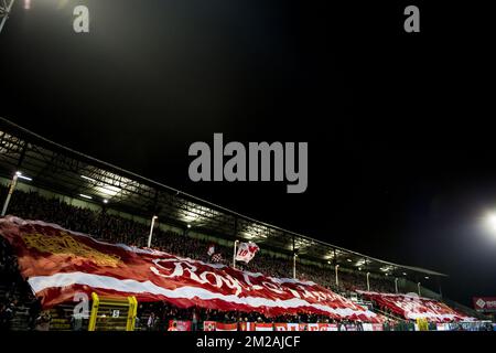 Antwerpens Fans wurden vor dem Spiel der Jupiler Pro League zwischen dem Royal Antwerpen FC und Standard de Lüttich in Deurne, Antwerpen, am Donnerstag, den 26. Oktober 2017, am 12. Tag der Jupiler Pro League, der belgischen Fußballmeisterschaft 2017-2018, fotografiert. BELGA FOTO JASPER JACOBS Stockfoto