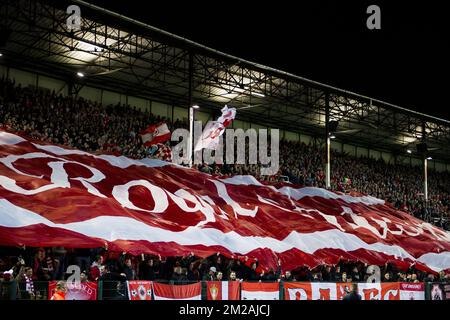 Antwerpens Fans wurden vor dem Spiel der Jupiler Pro League zwischen dem Royal Antwerpen FC und Standard de Lüttich in Deurne, Antwerpen, am Donnerstag, den 26. Oktober 2017, am 12. Tag der Jupiler Pro League, der belgischen Fußballmeisterschaft 2017-2018, fotografiert. BELGA FOTO JASPER JACOBS Stockfoto