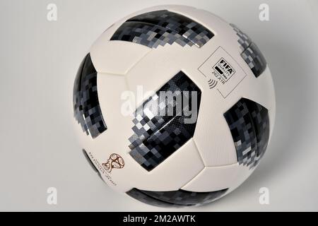 Die Abbildung zeigt den „Adidas Telstar 18“, den offiziellen Spielball für die kommende Weltmeisterschaft 2018 in Russland, Donnerstag, den 09. November 2017, in Brüssel. BELGA FOTO DIRK WAEM Stockfoto