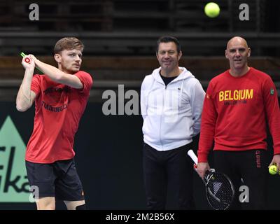 Der belgische David Goffin, Goffins Coach Thierry Van Cleemput und Johan Van Herck, Kapitän des Davis-Pokals, wurden in einem Training im Vorfeld des Davis-Cup-Weltmeisterspiels zwischen Frankreich und Belgien, Dienstag, den 21. November 2017, in Villeneuve-d'Ascq vorgestellt. Das Davis Cup-Spiel findet vom 24. Bis 26. November 2017 im stade Pierre-Mauroy in Lille, Frankreich, statt. BELGA FOTO BENOIT DOPPPAGNE Stockfoto