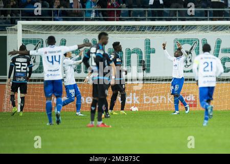 Gent's Moses Simon feiert seine Feier, nachdem er während des Spiels der Jupiler Pro League zwischen KAA Gent und Royal Excel Mouscron in Gent am Freitag, den 24. November 2017, am 16. Tag der Jupiler Pro League, der belgischen Fußballmeisterschaftssaison 2017-2018, einen Treffer erzielt hat. BELGA FOTO JASPER JACOBS Stockfoto