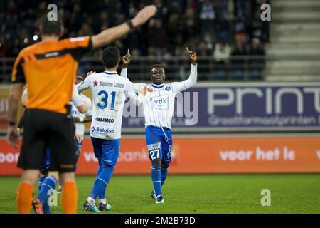 Gent's Moses Simon feiert seine Feier, nachdem er während des Spiels der Jupiler Pro League zwischen KAA Gent und Royal Excel Mouscron in Gent am Freitag, den 24. November 2017, am 16. Tag der Jupiler Pro League, der belgischen Fußballmeisterschaftssaison 2017-2018, einen Treffer erzielt hat. BELGA FOTO KRISTOF VAN ACCOM Stockfoto