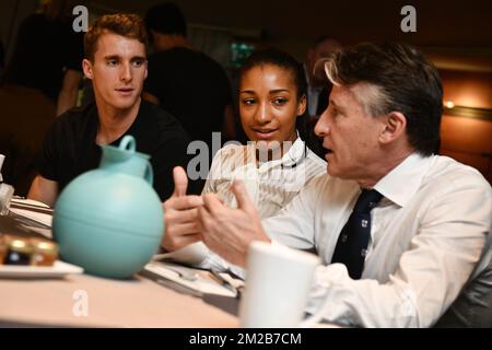 Der belgische Athlet Niels Pittomvils, der belgische Heptathlon-Athlet Nafissatou „Nafi“ Thiam und IAAF-Vorsitzender Sebastian Coe, die am Tag des IAAF Athletics Award nach dem Pressefrühstück am Freitag, den 24. November 2017 in Monte Carlo, Monaco, zu sehen waren. BELGA FOTO YORICK JANSENS Stockfoto