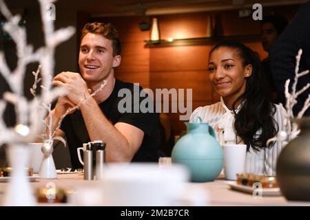 Der belgische Athlet Niels Pittomvils und der belgische Heptathlon-Athlet Nafissatou „Nafi“ Thiam, die am Tag des IAAF Athletics Award nach dem Pressefrühstück in Monte Carlo, Monaco, am Freitag, den 24. November 2017, gefilmt wurden. BELGA FOTO YORICK JANSENS Stockfoto