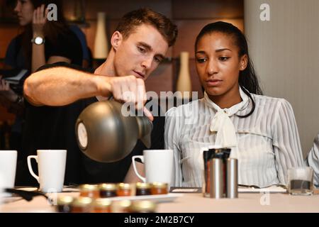 Der belgische Athlet Niels Pittomvils und der belgische Heptathlon-Athlet Nafissatou „Nafi“ Thiam, die am Tag des IAAF Athletics Award nach dem Pressefrühstück in Monte Carlo, Monaco, am Freitag, den 24. November 2017, gefilmt wurden. BELGA FOTO YORICK JANSENS Stockfoto