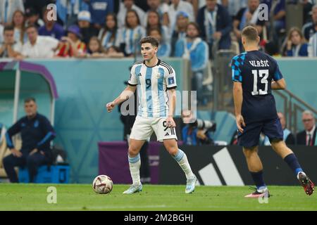 Al Daayen, Katar. 13.. Dezember 2022. Julian Alvarez (ARG) Fußball : FIFA Weltmeisterschaft Katar 2022 Halbfinalspiel Argentinien 3-0 Kroatien im Lusail-Stadion in Al Daayen, Katar . Kredit: Mutsu Kawamori/AFLO/Alamy Live News Stockfoto