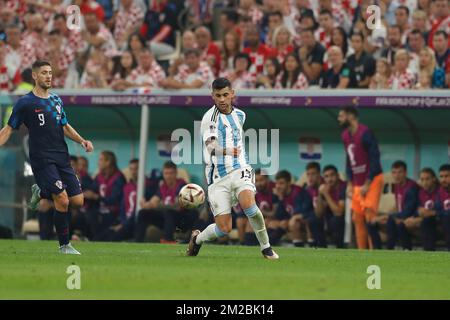 Al Daayen, Katar. 13.. Dezember 2022. Cristian Romero (ARG) Fußball : FIFA Weltmeisterschaft Katar 2022 Halbfinalspiel Argentinien 3-0 Kroatien im Lusail-Stadion in Al Daayen, Katar . Kredit: Mutsu Kawamori/AFLO/Alamy Live News Stockfoto