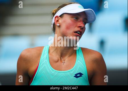 Die belgische Yanina Wickmayer wurde während eines Tennisspiels zwischen der belgischen Yanina Wickmayer (WTA 115) und dem australischen Priscilla Hon (WTA 214) in der zweiten Qualifikationsrunde für das Frauen-Singles-Turnier beim „Australian Open“ Tennis Grand Slam am Freitag, den 12. Januar 2018 in Melbourne, Australien, fotografiert. Der erste Grand Slam der Saison findet vom 15. Bis 28. Januar statt. BELGA FOTO PATRICK HAMILTON BELGA FOTO PATRICK HAMILTON Stockfoto
