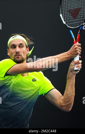 Belgischer Ruben Bemelmans, das während eines Tennisspiels zwischen belgischem Ruben Bemelmans (ATP 118) und kroatischem Viktor Galovic (ATP 193) in der zweiten Qualifikationsrunde für das Singleturnier der Männer beim „Australian Open“ Tennis Grand Slam am Freitag, den 12. Januar 2018 in Melbourne, Australien, abgebildet wird. Der erste Grand Slam der Saison findet vom 15. Bis 28. Januar statt. BELGA FOTO PATRICK HAMILTON BELGA FOTO PATRICK HAMILTON Stockfoto