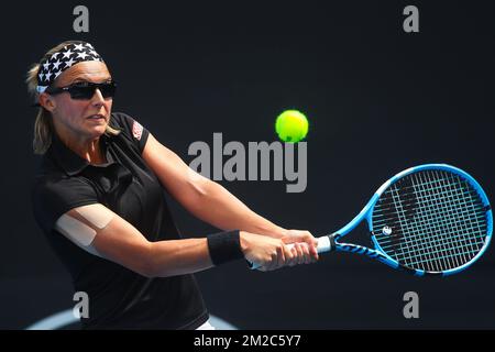 Kirsten Flipkens gewinnt ein Tennisspiel zwischen belgischem Kirsten Flipkens (WTA 74) und US Alison Riske (WTA 70), in der ersten Runde des Frauen-Singles-Turniers beim „Australian Open“ Tennis Grand Slam, Montag, 15. Januar 2018 in Melbourne, Australien. Der erste Grand Slam der Saison findet vom 15. Bis 28. Januar statt. BELGA FOTO PATRICK HAMILTON Stockfoto