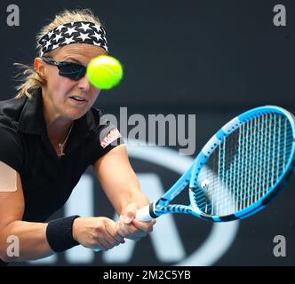 Kirsten Flipkens gewinnt ein Tennisspiel zwischen belgischem Kirsten Flipkens (WTA 74) und US Alison Riske (WTA 70), in der ersten Runde des Frauen-Singles-Turniers beim „Australian Open“ Tennis Grand Slam, Montag, 15. Januar 2018 in Melbourne, Australien. Der erste Grand Slam der Saison findet vom 15. Bis 28. Januar statt. BELGA FOTO PATRICK HAMILTON Stockfoto