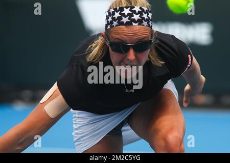 Kirsten Flipkens gewinnt ein Tennisspiel zwischen belgischem Kirsten Flipkens (WTA 74) und US Alison Riske (WTA 70), in der ersten Runde des Frauen-Singles-Turniers beim „Australian Open“ Tennis Grand Slam, Montag, 15. Januar 2018 in Melbourne, Australien. Der erste Grand Slam der Saison findet vom 15. Bis 28. Januar statt. BELGA FOTO PATRICK HAMILTON Stockfoto