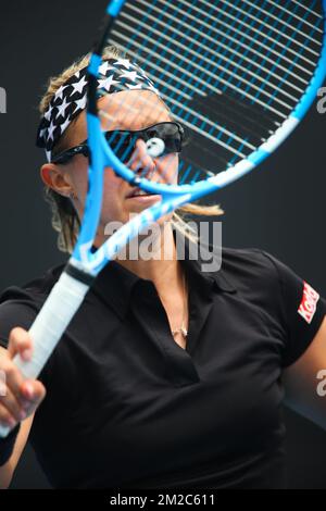 Kirsten Flipkens gewinnt ein Tennisspiel zwischen belgischem Kirsten Flipkens (WTA 74) und US Alison Riske (WTA 70), in der ersten Runde des Frauen-Singles-Turniers beim „Australian Open“ Tennis Grand Slam, Montag, 15. Januar 2018 in Melbourne, Australien. Der erste Grand Slam der Saison findet vom 15. Bis 28. Januar statt. BELGA FOTO PATRICK HAMILTON Stockfoto