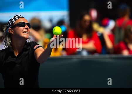 Belgische Kirsten Flipkens (WTA 74) in Aktion während eines Tennisspiels gegen US Alison Riske (WTA 70), in der ersten Runde des Frauen-Singles-Turniers beim „Australian Open“ Tennis Grand Slam, Montag, 15. Januar 2018 in Melbourne, Australien. Der erste Grand Slam der Saison findet vom 15. Bis 28. Januar statt. BELGA FOTO PATRICK HAMILTON Stockfoto