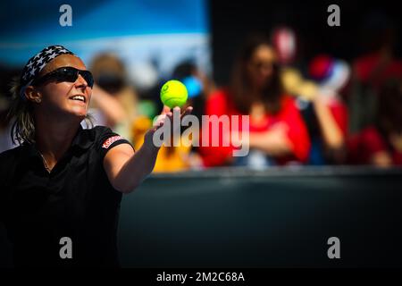 Belgische Kirsten Flipkens (WTA 74) in Aktion während eines Tennisspiels gegen US Alison Riske (WTA 70), in der ersten Runde des Frauen-Singles-Turniers beim „Australian Open“ Tennis Grand Slam, Montag, 15. Januar 2018 in Melbourne, Australien. Der erste Grand Slam der Saison findet vom 15. Bis 28. Januar statt. BELGA FOTO PATRICK HAMILTON Stockfoto