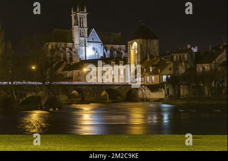 Französische mittelalterliche Stadt Moret-sur-Loing | Moret-sur-Loing est une petite cite medievale Classee parmi les plus beaux Villages de France. 05/01/2016 Stockfoto