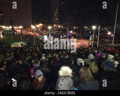 HINWEIS-REDAKTEURE - SMARTPHONE-BILDER - BESTE VERFÜGBARE QUALITÄT Illustration zeigt eine Aktion, die von mehreren NRO-Organisationen wie 11.11.11 im Maximilien Parc (Maximilien - Maximiliaanpark) in Brüssel am Sonntag, den 21. Januar 2018, organisiert wurde. Mehrere "Transitmigranten", Menschen, die nach Großbritannien reisen wollen, versammeln sich nachts in diesem Park. Am Sonntagabend könnte eine Polizeiaktion gegen die Migranten stattfinden. BELGA FOTO ANTONY GEVAERT Stockfoto