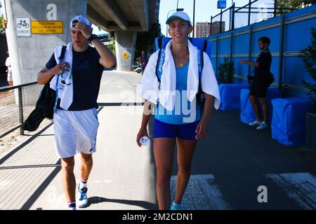 Robbe Ceyssens, Coach und Partner von Elise Mertens und Mertens, wurde vor ihrem Halbfinalspiel bei einem Fraueneinzelturnier des „Australian Open“ Tennis Grand Slam, Mittwoch, den 24. Januar 2018 in Melbourne Park, Australien, in einem Training vorgestellt. Der erste Grand Slam der Saison findet vom 15. Bis 28. Januar statt. BELGA FOTO PATRICK HAMILTON Stockfoto
