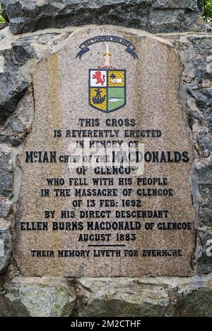 Denkmal zum Gedenken an das Massaker des Clans MacDonald von Glencoe im Jahr 1692, Glen Coe, Lochaber, Scottish Highlands, Schottland, UK | Monument commémorant le Massacre du Clan MacDonald of Glencoe de 1692, Glen Coe, Lochaber, Ecosse, Royaume-Uni 04/06/2017 Stockfoto