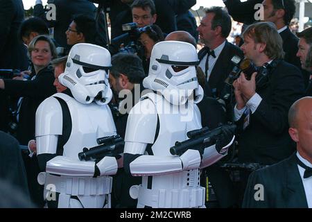 Sturmtruppen oder kaiserliche Soldaten sind die Soldaten des Galaktischen Reiches, dann der erste Orden in der Star Wars-Saga. Foto Filmfestival Cannes 2005 | Les Stormtroopers ou soldats impériaux sont les soldats de l'Empire Galactique, puis du Premier Ordre dans la saga Star Wars. 15/05/2005 Stockfoto