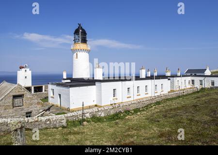 Dunnet Head Lighthouse auf der Klippe von Easter Head auf der Halbinsel Dunnet Head in Caithness, Schottland, Großbritannien | Phare de Dunnet Head, Caithness, Ecosse, Royaume-Uni 27/05/2017 Stockfoto