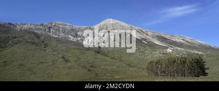 Beinn Eighe, Bergmassiv, das kambrisches Basalquartzit in den Torridon Hills der schottischen Highlands, Ross und Cromarty, Schottland, Großbritannien | Massif du Beinn Eighe dans les Torridon Hills, Ross and Cromarty, Ecosse, Royaume-Uni 31/05/2017 Stockfoto