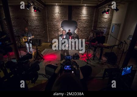 Sänger Salvatore Adamo tritt auf der Bühne bei der Vorstellung des neuen Albums des belgischen Sängers Adamo am Mittwoch, den 14. Februar 2018 in Brüssel auf. BELGA FOTO LAURIE DIEFFEMBACQ Stockfoto