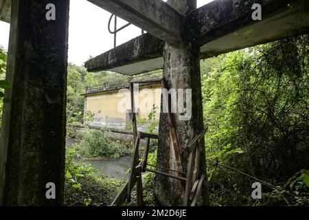 Industrielles Ödland - städtisches Industriegebäude und Schwimmbad verlassen | Friche d'une Piscine verlassen 19/02/2018 Stockfoto