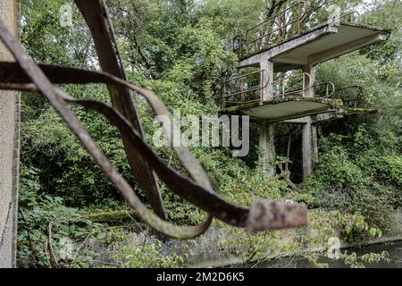 Industrielles Ödland - städtisches Industriegebäude und Schwimmbad verlassen | Friche d'une Piscine verlassen 19/02/2018 Stockfoto