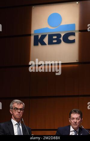 Rik Scheerlinck, CFO der KBC, und Johan Thijs, CEO der KBC, wurden auf einer Pressekonferenz vorgestellt, um die 2017-Jahres-Ergebnisse des Finanzinstituts KBC Group am Donnerstag, den 22. Februar 2018 in der KBC-Zentrale in Brüssel vorzustellen. BELGA FOTO LAURIE DIEFFEMBACQ Stockfoto