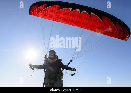 Gleitschirmfliegen | Vol libre et entrainement avec un parapente 26/02/2018 Stockfoto