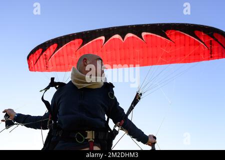 Gleitschirmfliegen | Vol libre et entrainement avec un parapente 26/02/2018 Stockfoto