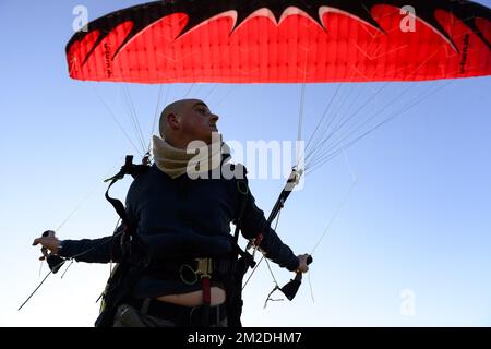 Gleitschirmfliegen | Vol libre et entrainement avec un parapente 26/02/2018 Stockfoto