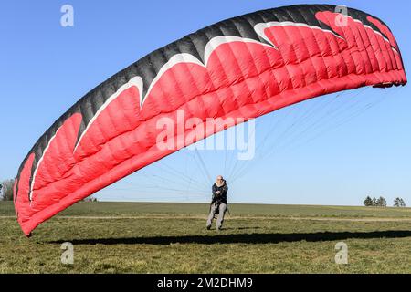 Gleitschirmfliegen | Vol libre et entrainement avec un parapente 26/02/2018 Stockfoto