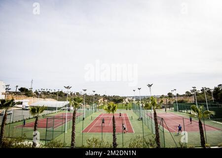 Abbildung zeigt Gent-Spieler auf den Tennisplätzen am ersten Tag des Trainingslagers der belgischen Fußballmannschaft KAA Gent in Torrevieja, Spanien, Dienstag, 13. März 2018. Das Team bereitet sich auf das Play-Off 1 der belgischen Fußballmeisterschaft vor. BELGA FOTO JASPER JACOBS Stockfoto