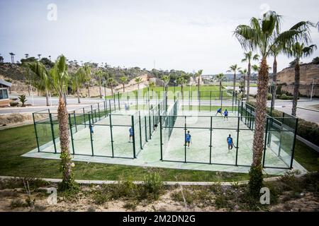 Abbildung zeigt Gent-Spieler auf Padel-Plätzen am: Ersten Tag des Trainingslagers der belgischen Fußballmannschaft KAA Gent in Torrevieja, Spanien, Dienstag, 13. März 2018. Das Team bereitet sich auf das Play-Off 1 der belgischen Fußballmeisterschaft vor. BELGA FOTO JASPER JACOBS Stockfoto