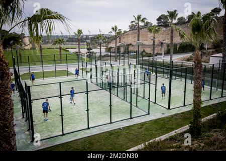 Abbildung zeigt Gent-Spieler auf Padel-Plätzen am: Ersten Tag des Trainingslagers der belgischen Fußballmannschaft KAA Gent in Torrevieja, Spanien, Dienstag, 13. März 2018. Das Team bereitet sich auf das Play-Off 1 der belgischen Fußballmeisterschaft vor. BELGA FOTO JASPER JACOBS Stockfoto