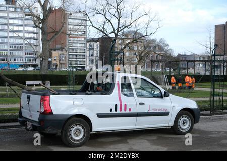 Lüttich | Lüttich - Boverie - Service des Plantations travaille à la Roseraie 21/03/2018 Stockfoto
