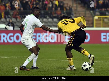 Saudi-Arabiens Verteidiger Omar Othman und Belgiens Michy Batshuayi wurden während eines Freundschaftsspiels zwischen der belgischen Fußballnationalmannschaft Red Devils und Saudi-Arabien in Brüssel am Dienstag, den 27. März 2018, in Aktion gezeigt. BELGA FOTO DIRK WAEM Stockfoto