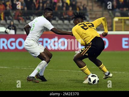 Saudi-Arabiens Verteidiger Omar Othman und Belgiens Michy Batshuayi wurden während eines Freundschaftsspiels zwischen der belgischen Fußballnationalmannschaft Red Devils und Saudi-Arabien in Brüssel am Dienstag, den 27. März 2018, in Aktion gezeigt. BELGA FOTO DIRK WAEM Stockfoto