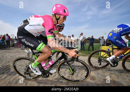 Belgischer Sep Vanmarcke von EF Education First - Drapac Cannondale in Aktion während der 116.. Ausgabe des eintägigen Radrennens „Paris-Roubaix“, von Compiegne in der Nähe von Paris nach Roubaix. BELGA FOTO DAVID STOCKMAN Stockfoto