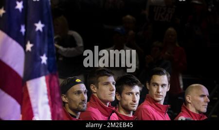 Belgischer Ruben Bemelmans, Joris De Loore, Joran Vliegen, Und Kapitän Johan Van Herck bildete vor einem Tennisspiel zwischen US-Ryan Harrison und belgischem Ruben Bemelmans (ATP 110), dem vierten und letzten Gummi des Viertelfinals der Davis Cup World Group Tennis zwischen USA und Belgien, Sonntag, den 08. April 2018, in Nashville, USA. Das Treffen zum Davis Cup findet vom 6. Bis 8. April statt. BELGA FOTO BENOIT DOPPPAGNE Stockfoto