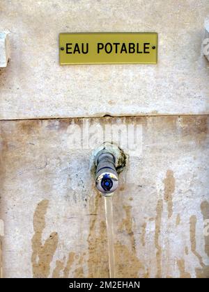 Wasserbrunnen in der Rue | Fontaine dans la rue Eau Trinken 18/04/2018 Stockfoto