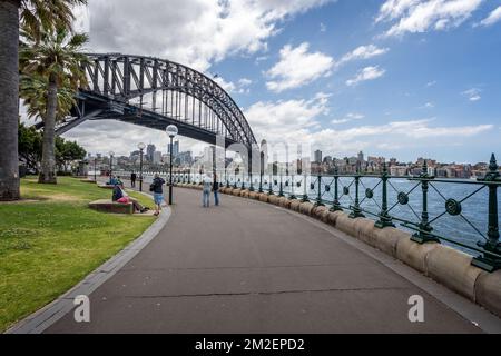 Blick auf die Sydney Harbour Bridge vom Dawes Point Park in Sydney, Australien, am 9. Dezember 2022 Stockfoto