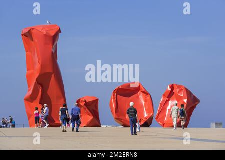 Konzeptionelle Arbeiten von Art Rock Fremden des Künstlers Arne Quinze im Badeort Ostend / Oostende, Westflandern, Belgien | Oeuvre d'Art Rock Fremgers de Arne Quinze à Ostende, Belgique 19/04/2018 Stockfoto